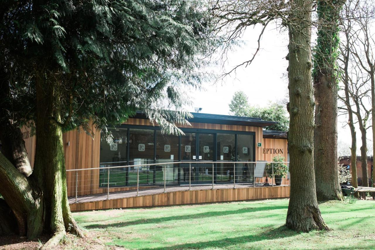 Hotel Lane End High Wycombe Esterno foto