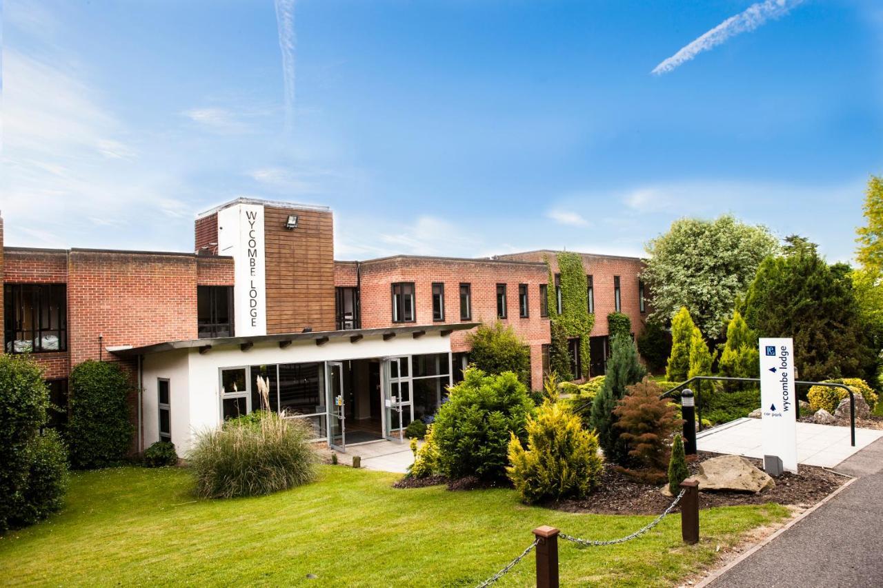 Hotel Lane End High Wycombe Esterno foto