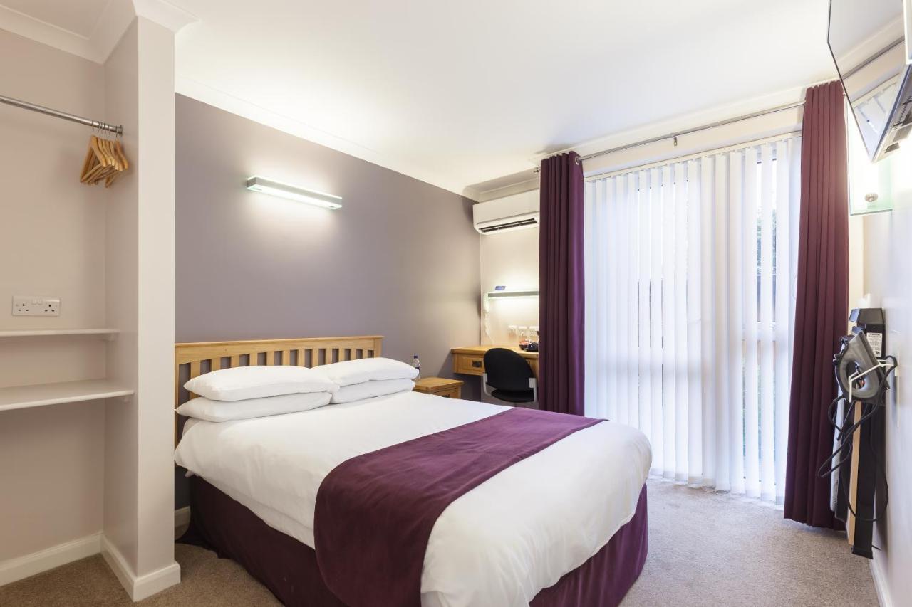 Hotel Lane End High Wycombe Esterno foto