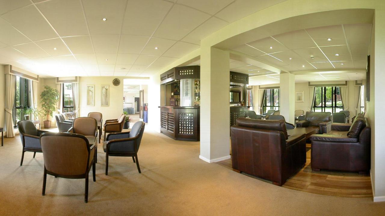 Hotel Lane End High Wycombe Esterno foto