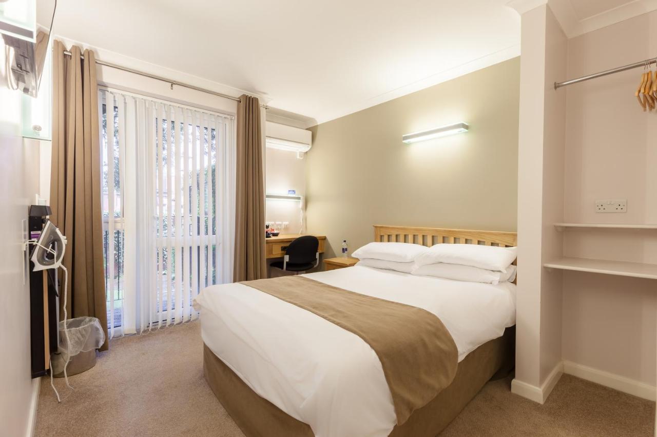Hotel Lane End High Wycombe Esterno foto